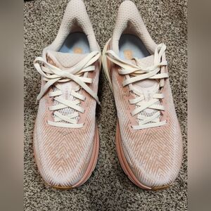 Hoka Clifton 9 Tennis Shoes - Size 8